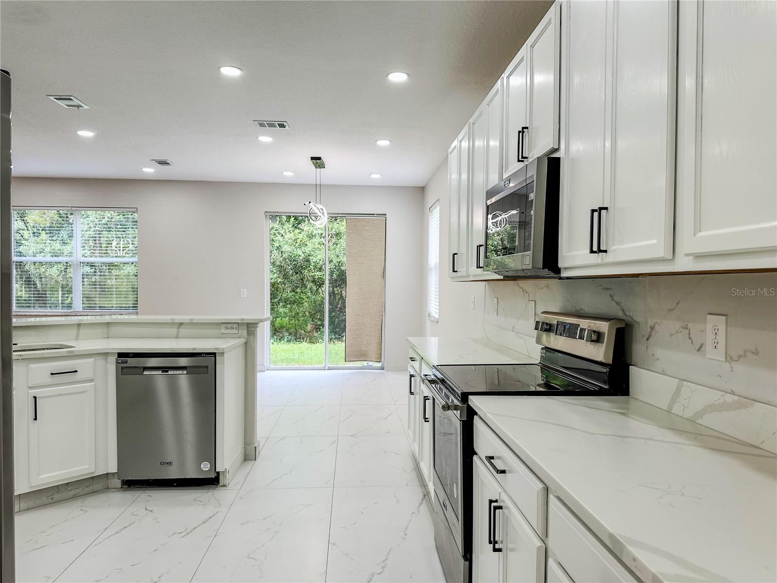 Image 23 of 75 For 7322 Bridgeview Drive