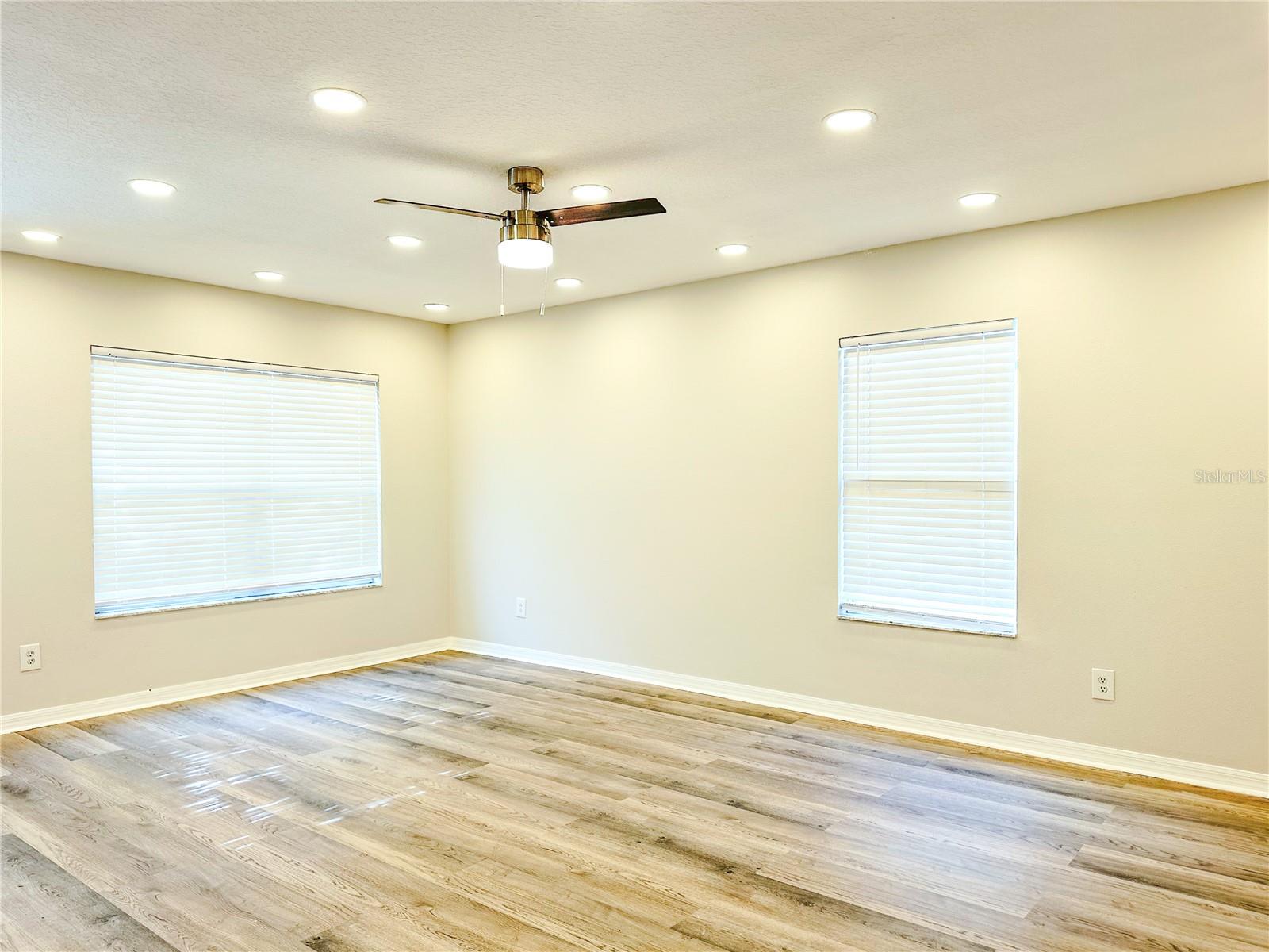 Image 29 of 75 For 7322 Bridgeview Drive