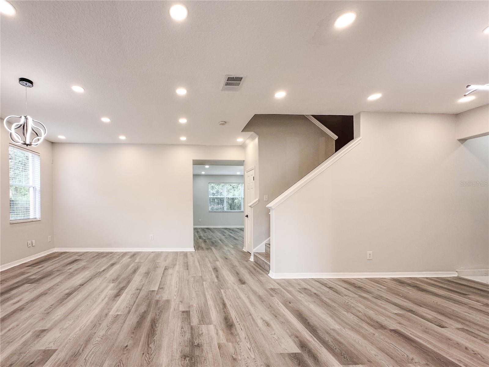 Image 5 of 75 For 7322 Bridgeview Drive