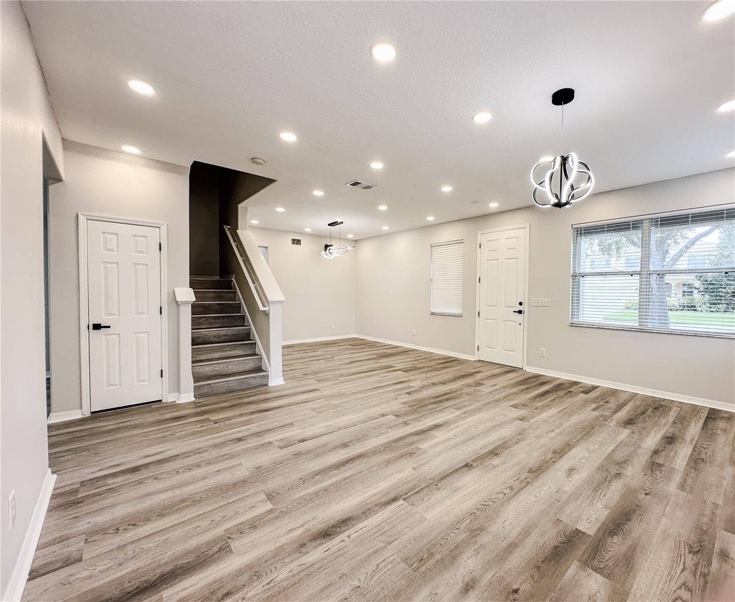 Image 8 of 75 For 7322 Bridgeview Drive