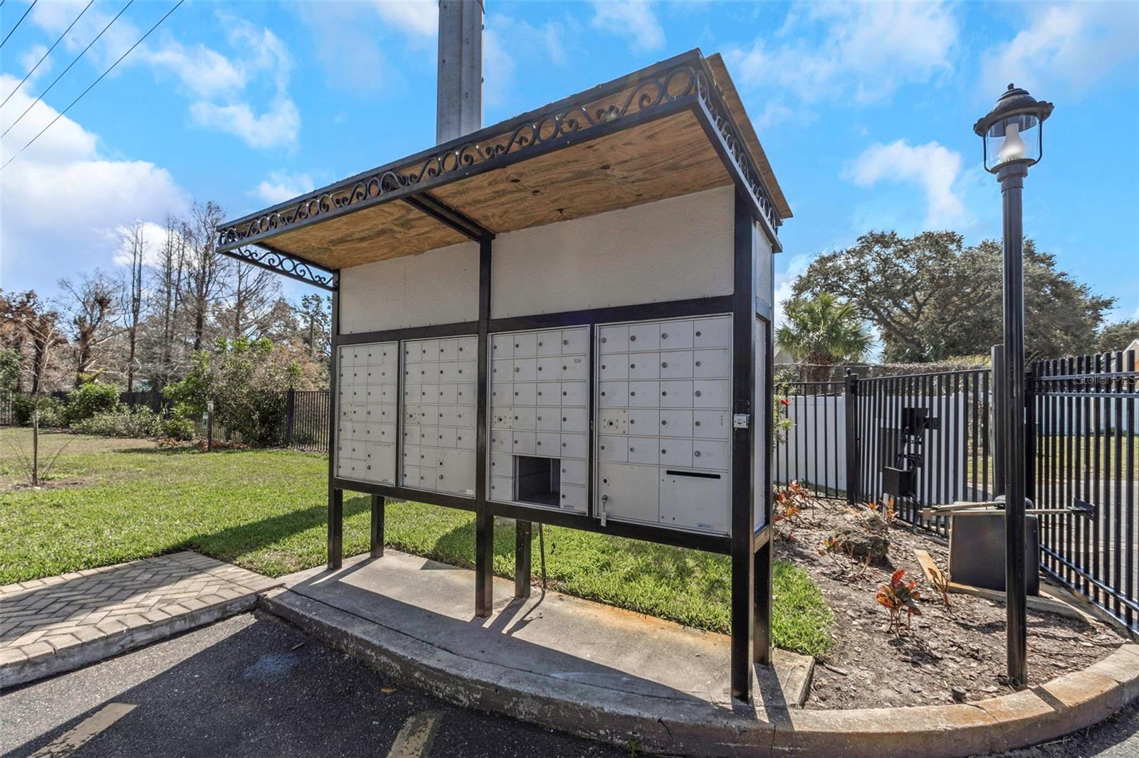 Image 10 of 22 For 712 Lyndhurst Street 301