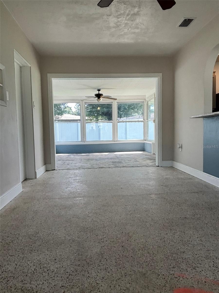 Image 19 of 31 For 4743 Lake Charles Drive N