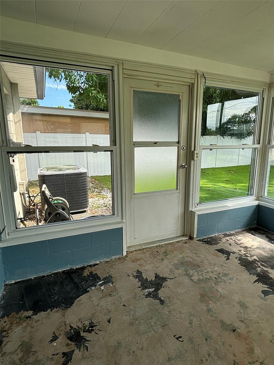 Image 22 of 31 For 4743 Lake Charles Drive N