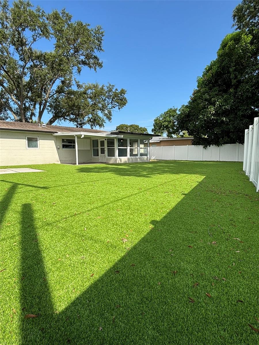 Image 26 of 31 For 4743 Lake Charles Drive N