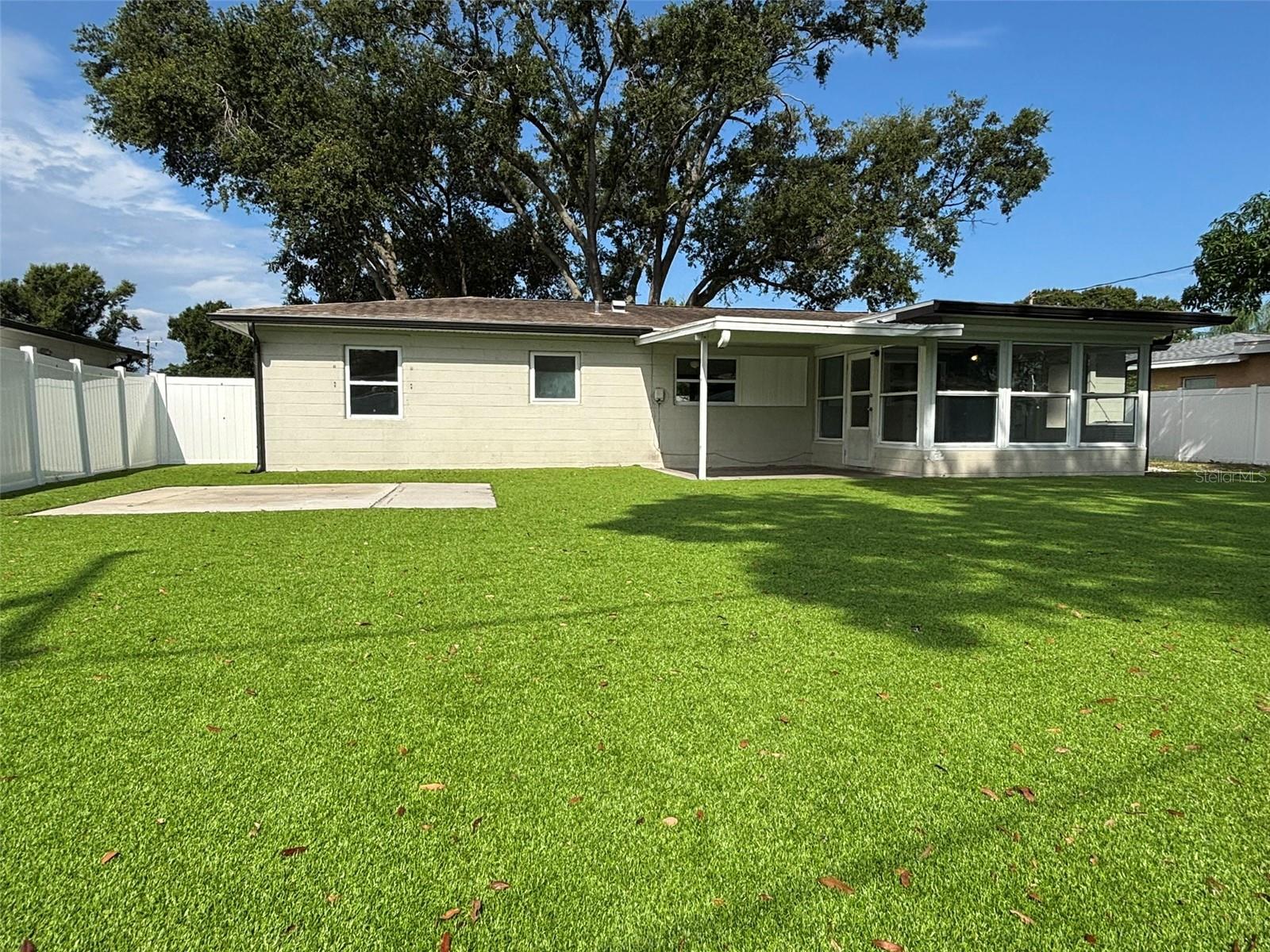 Image 28 of 31 For 4743 Lake Charles Drive N