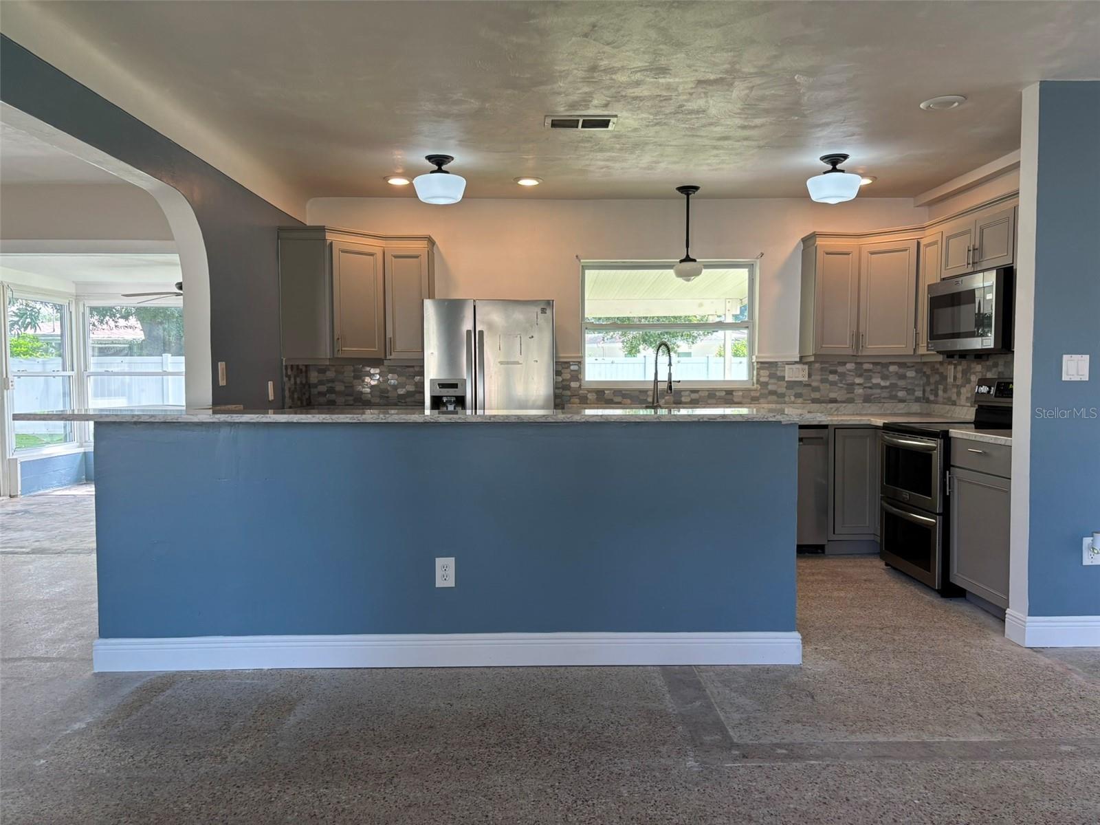 Image 5 of 31 For 4743 Lake Charles Drive N