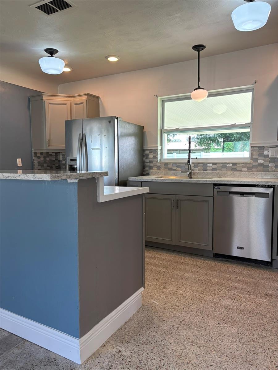 Image 6 of 31 For 4743 Lake Charles Drive N
