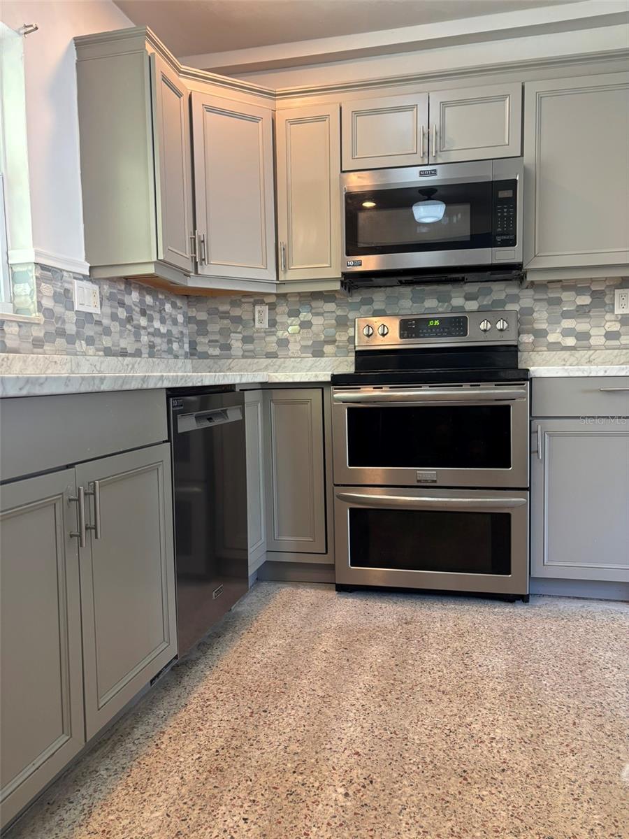 Image 8 of 31 For 4743 Lake Charles Drive N