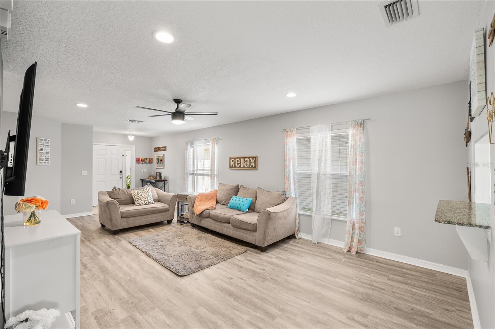 Image 10 of 37 For 25914 Crippen Drive