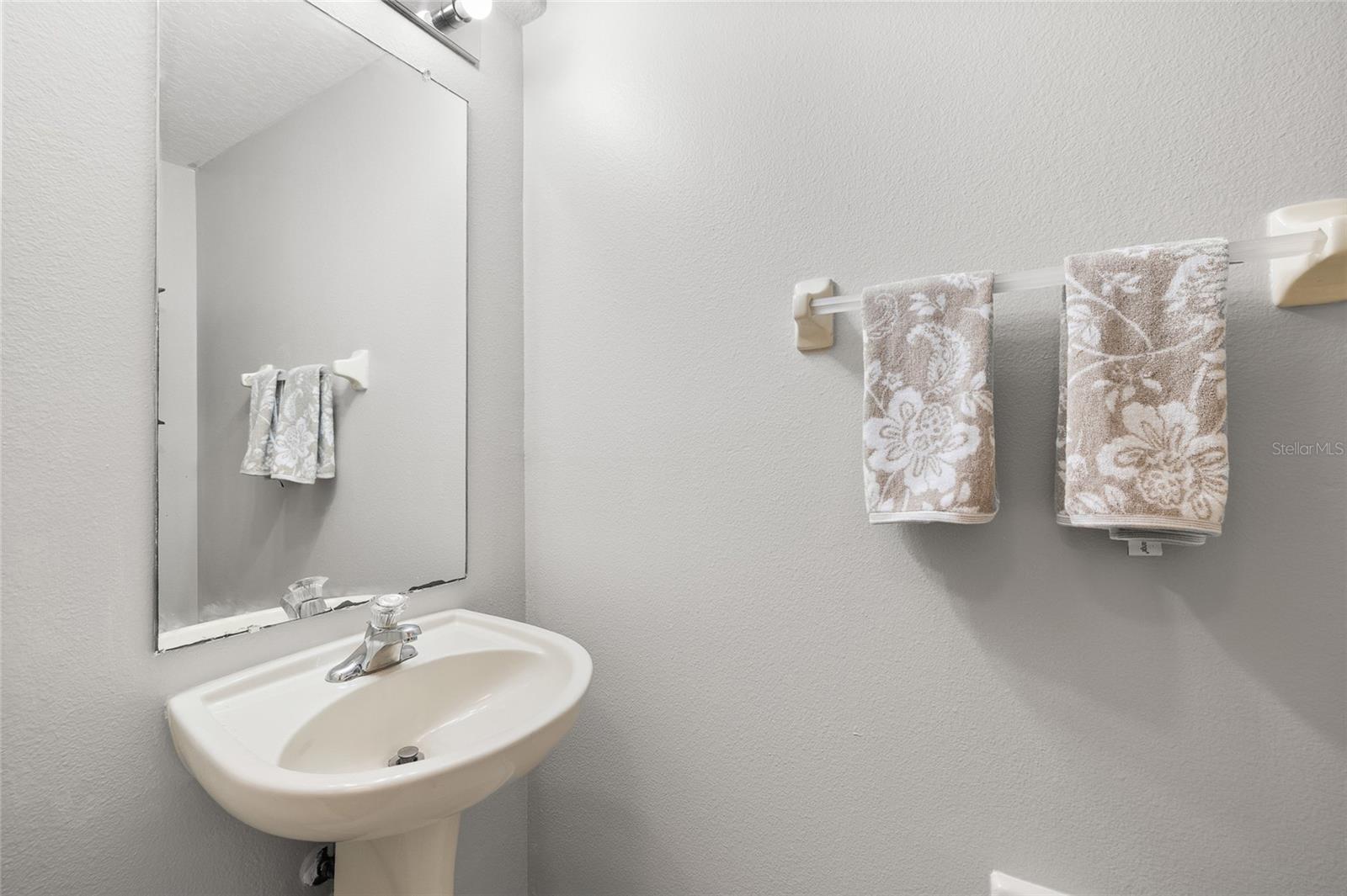Image 17 of 37 For 25914 Crippen Drive
