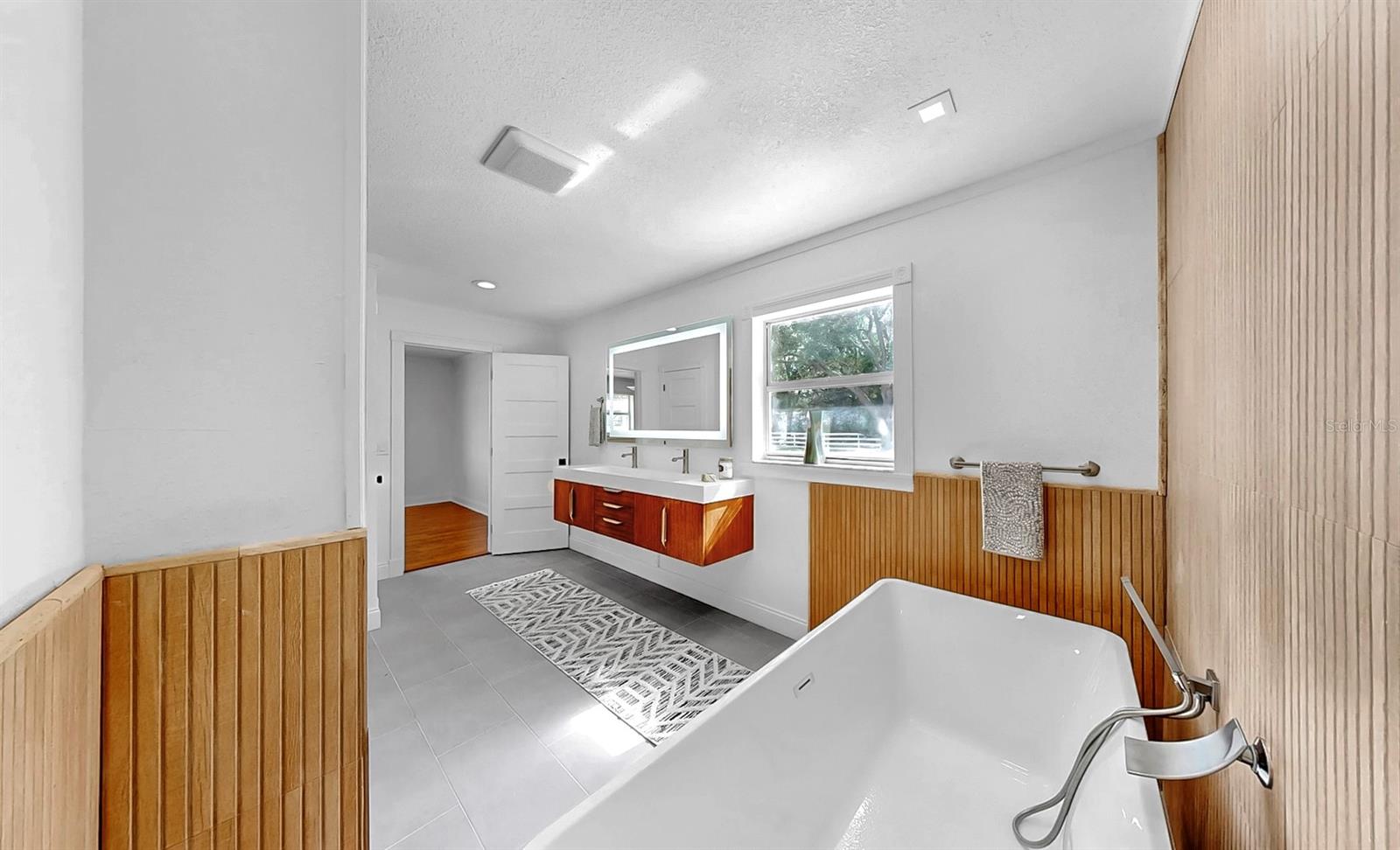 Image 8 of 60 For 9331 Elida Road