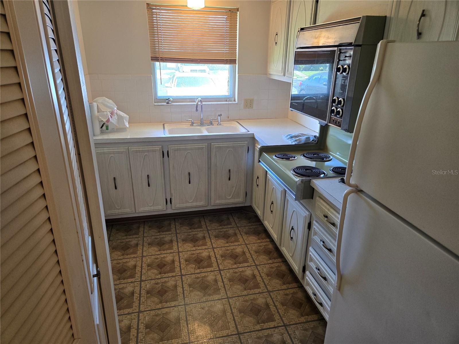 Image 5 of 11 For 5860 38th Avenue N 34