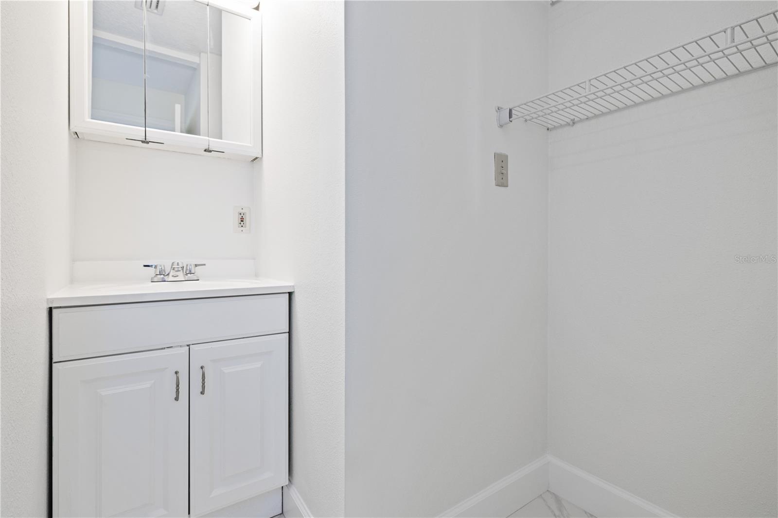 Image 10 of 20 For 113 Gladys Street B