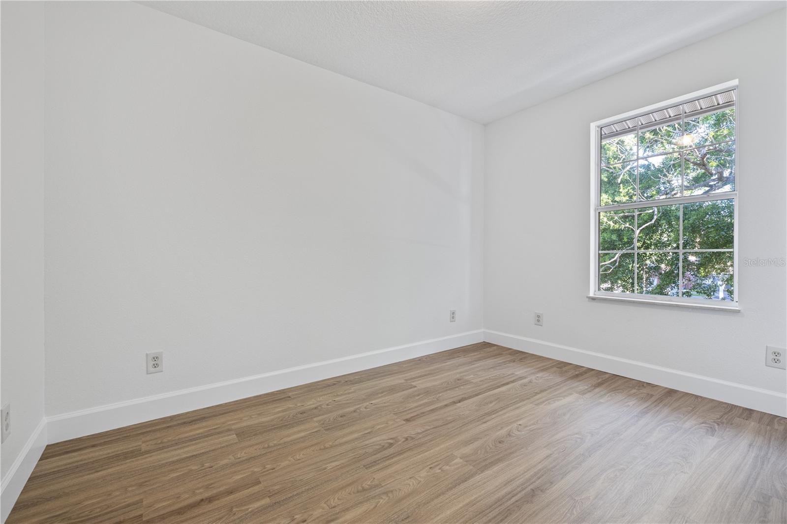 Image 14 of 20 For 113 Gladys Street B