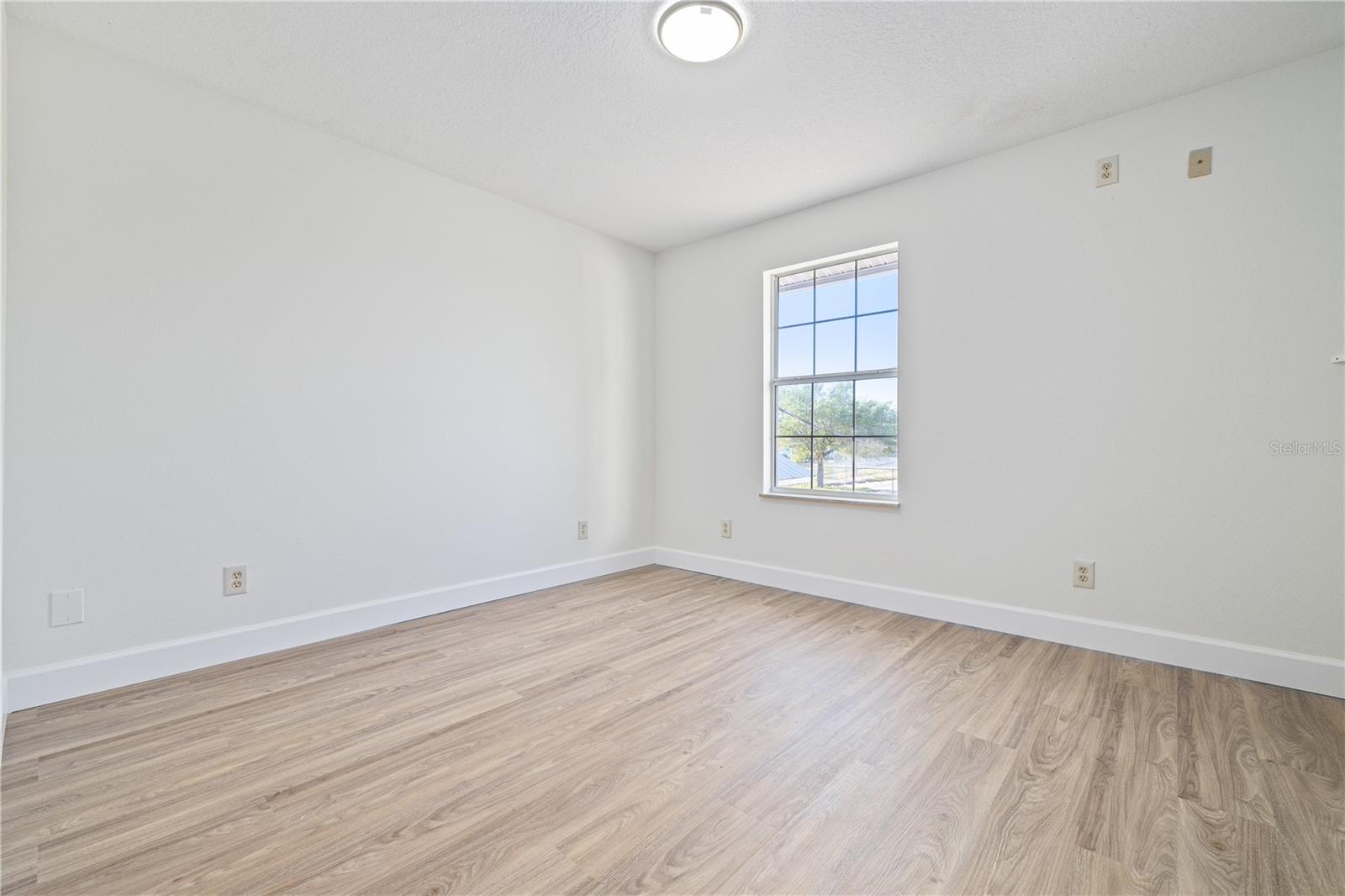 Image 17 of 20 For 113 Gladys Street B