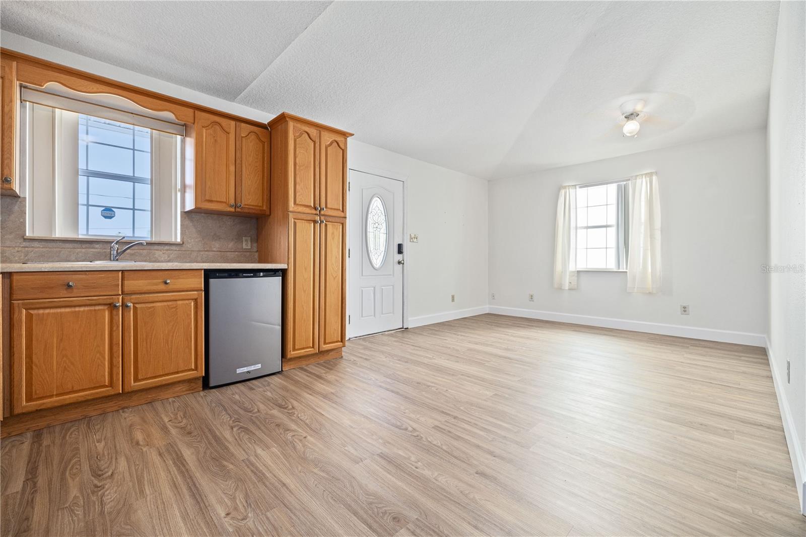 Image 5 of 20 For 113 Gladys Street B