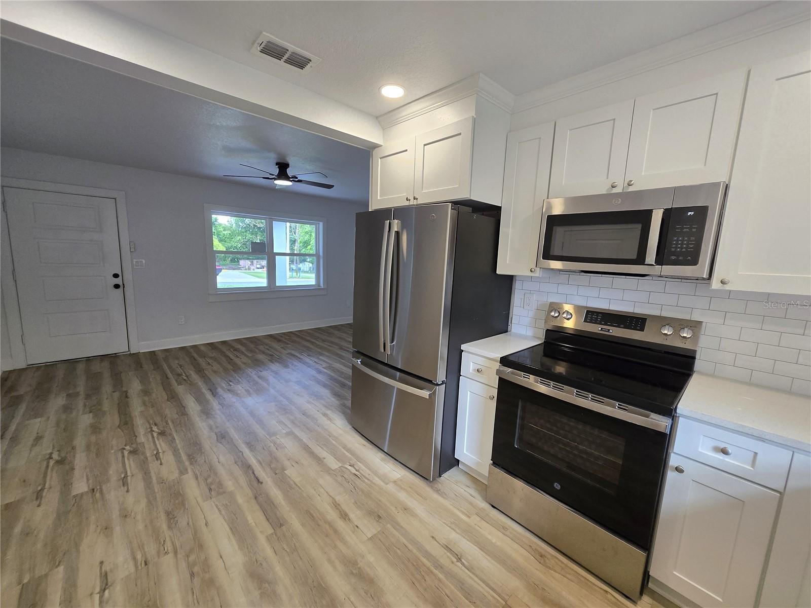 Image 11 of 75 For 1106 Crestview Avenue
