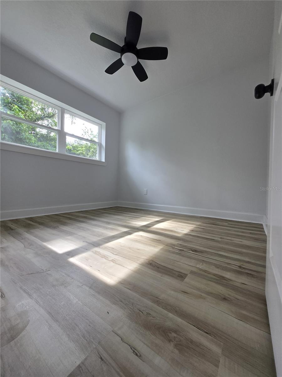 Image 21 of 75 For 1106 Crestview Avenue
