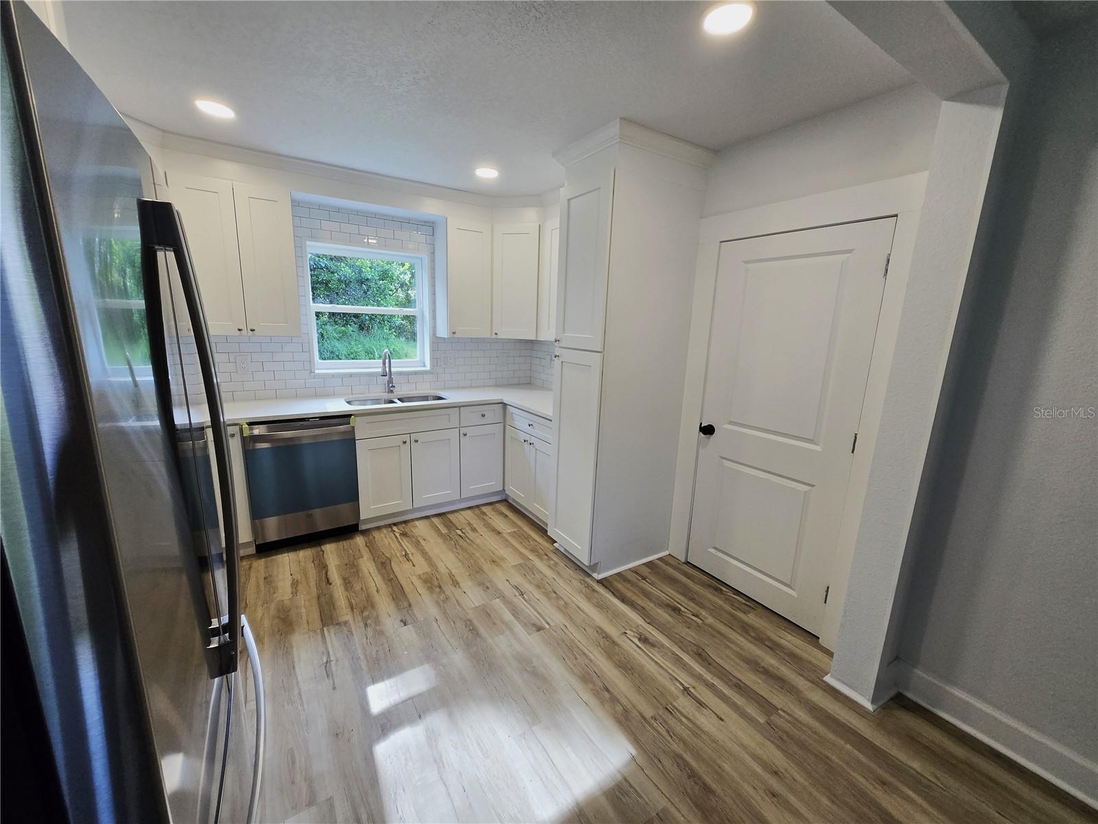 Image 7 of 75 For 1106 Crestview Avenue