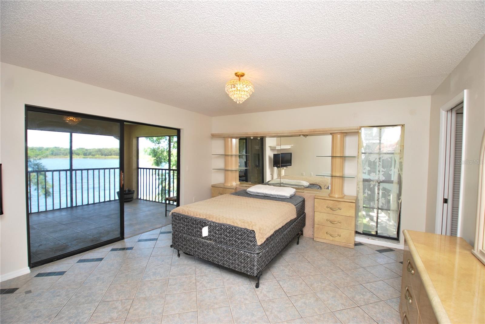 Image 12 of 31 For 2040 Lakeview Drive 206