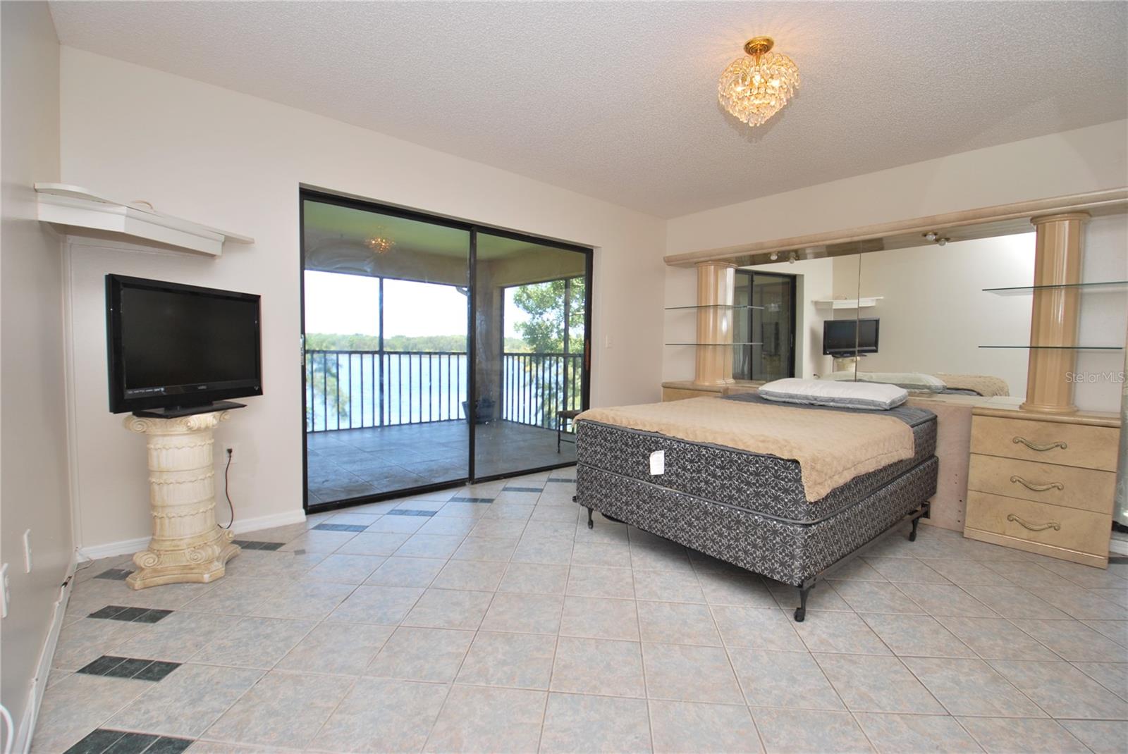 Image 13 of 31 For 2040 Lakeview Drive 206