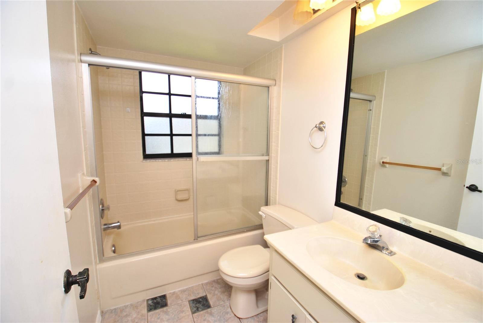 Image 20 of 31 For 2040 Lakeview Drive 206