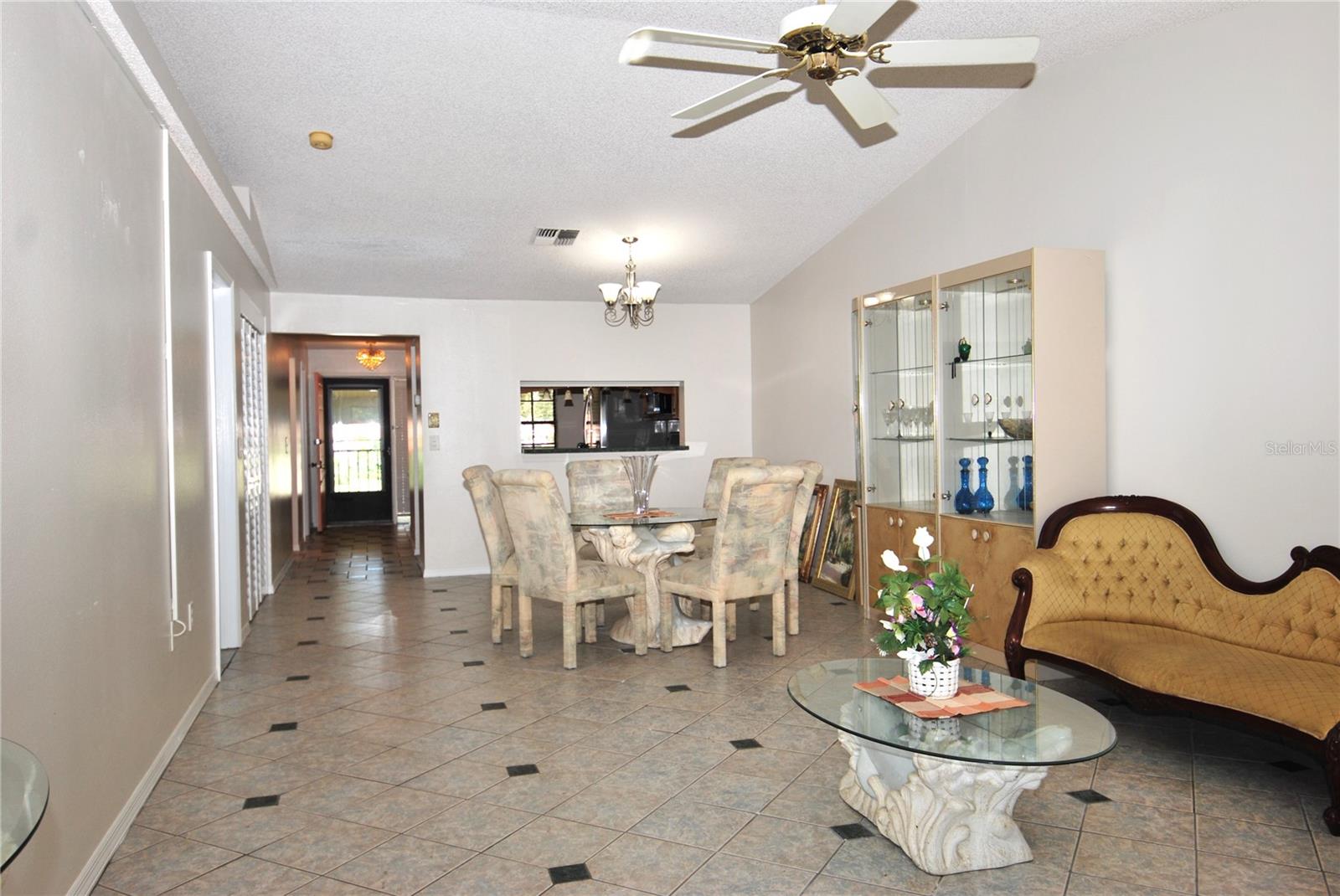 Image 8 of 31 For 2040 Lakeview Drive 206