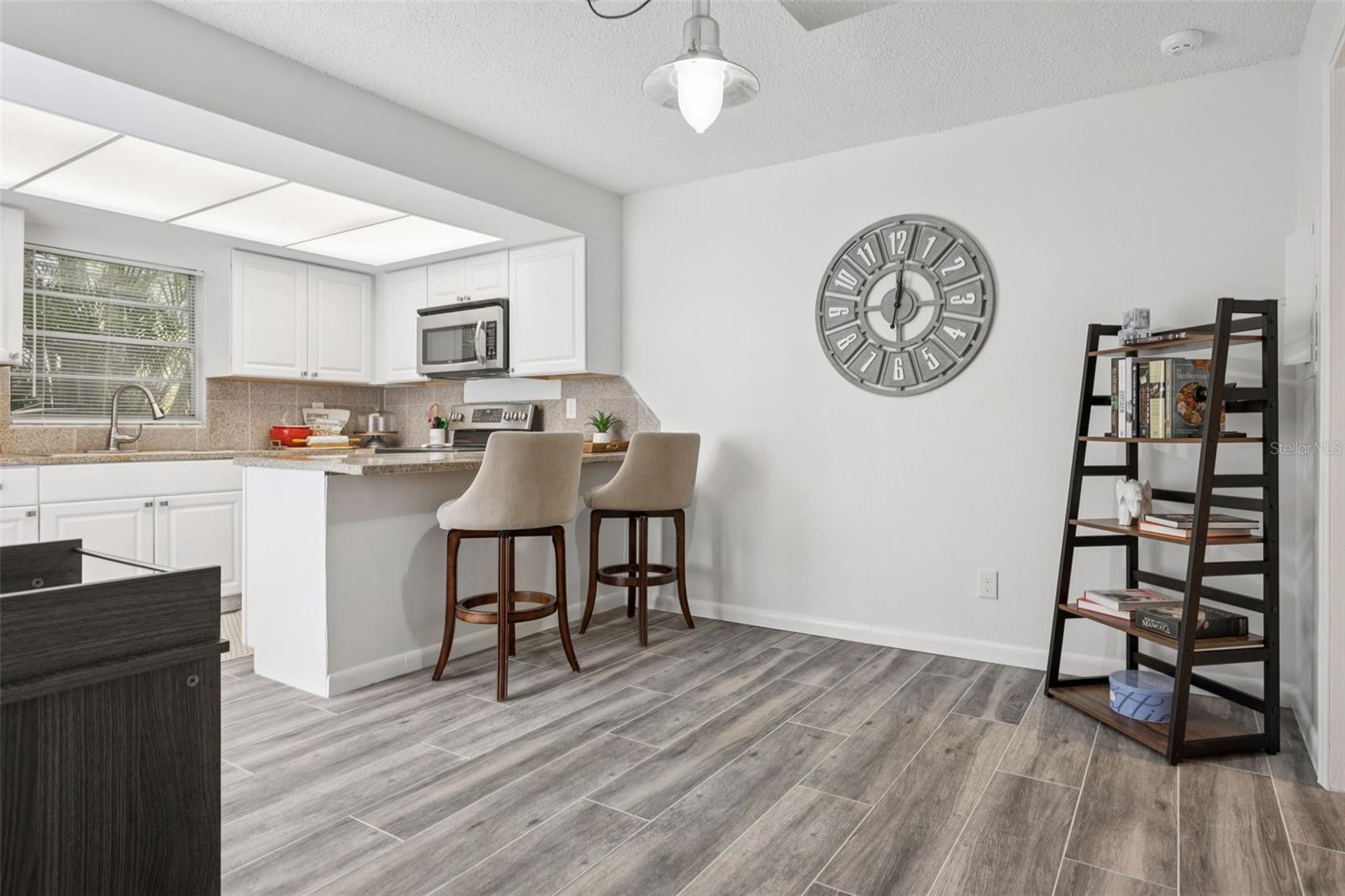 Image 10 of 27 For 6117 Calais Boulevard N 1