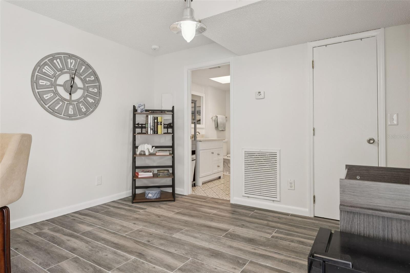 Image 14 of 27 For 6117 Calais Boulevard N 1