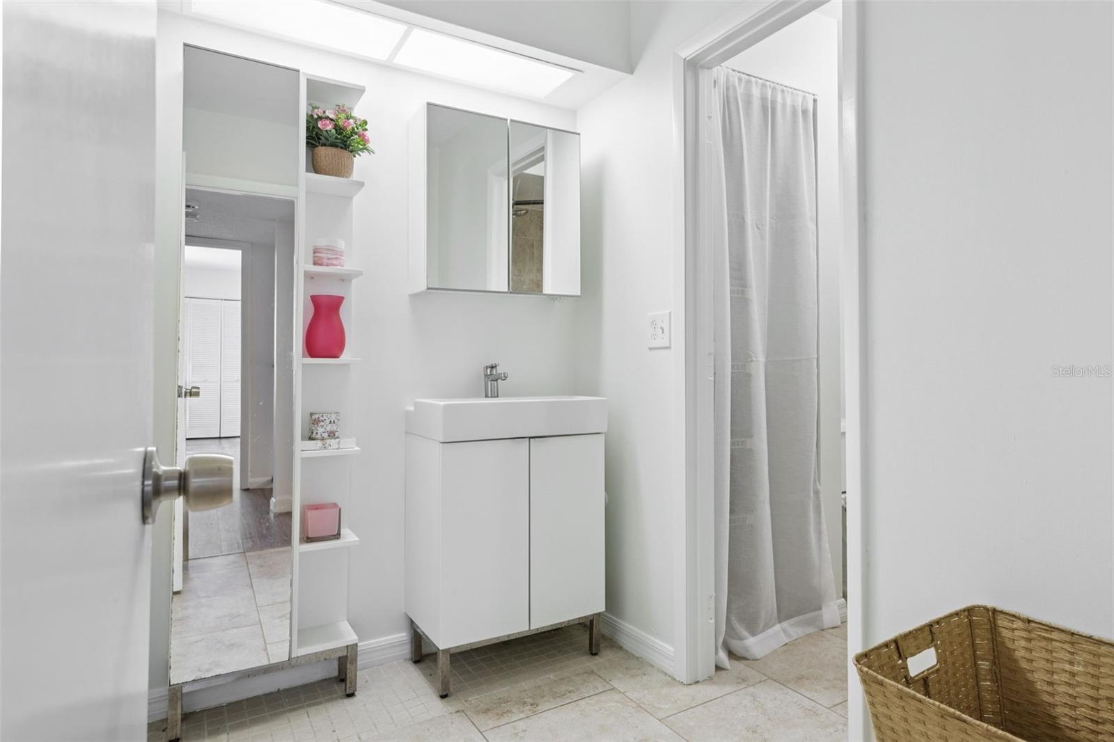 Image 20 of 27 For 6117 Calais Boulevard N 1