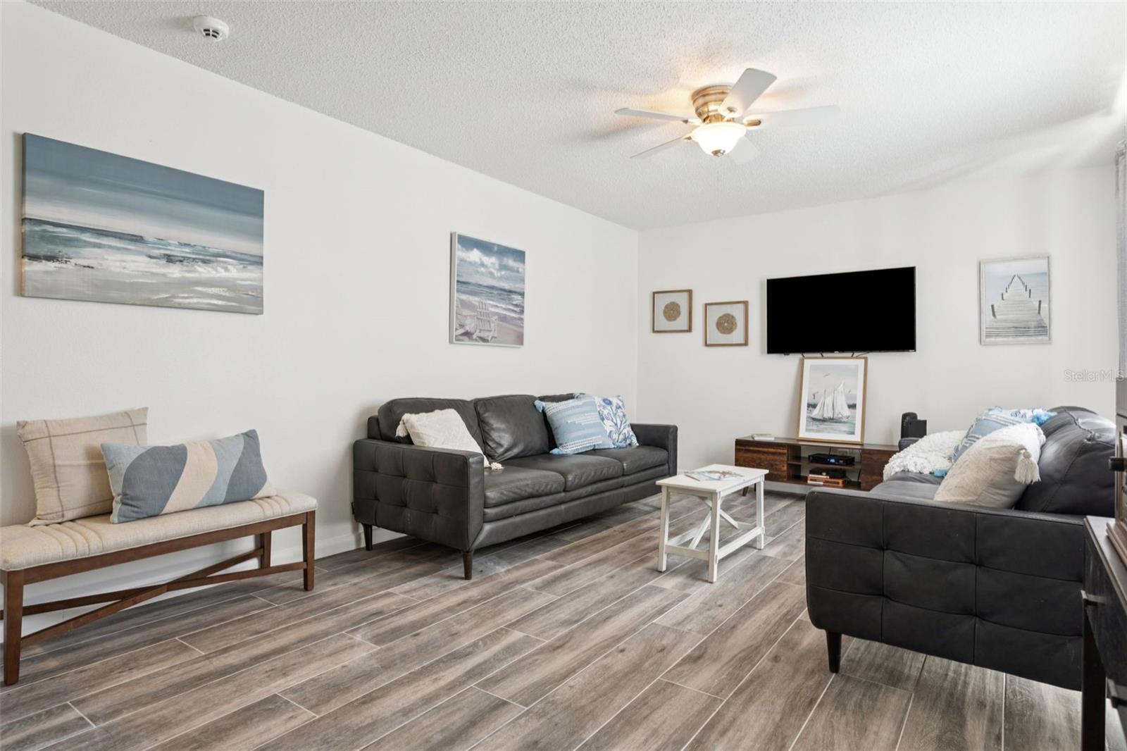 Image 6 of 27 For 6117 Calais Boulevard N 1