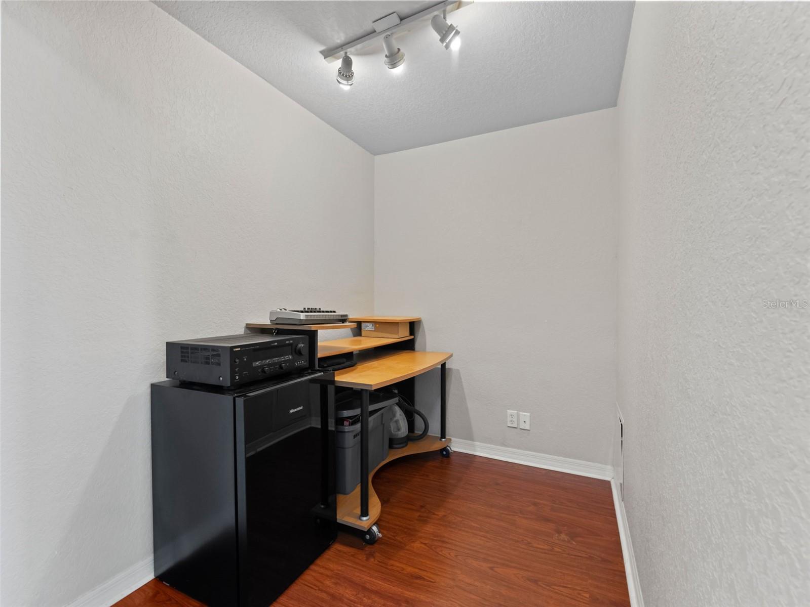 Image 23 of 40 For 6150 Gulfport Blvd  404