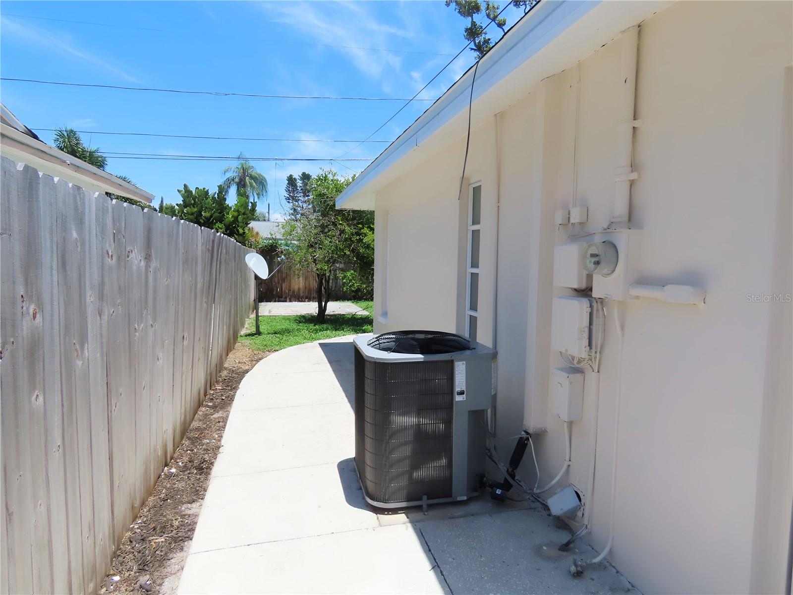 Image 2 of 32 For 1495 Lakeside Drive