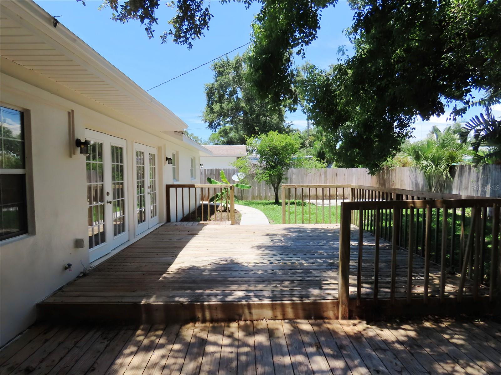 Image 4 of 32 For 1495 Lakeside Drive