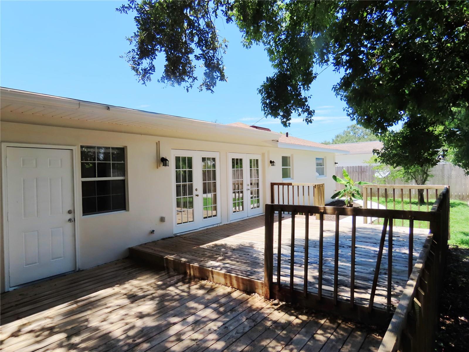 Image 5 of 32 For 1495 Lakeside Drive