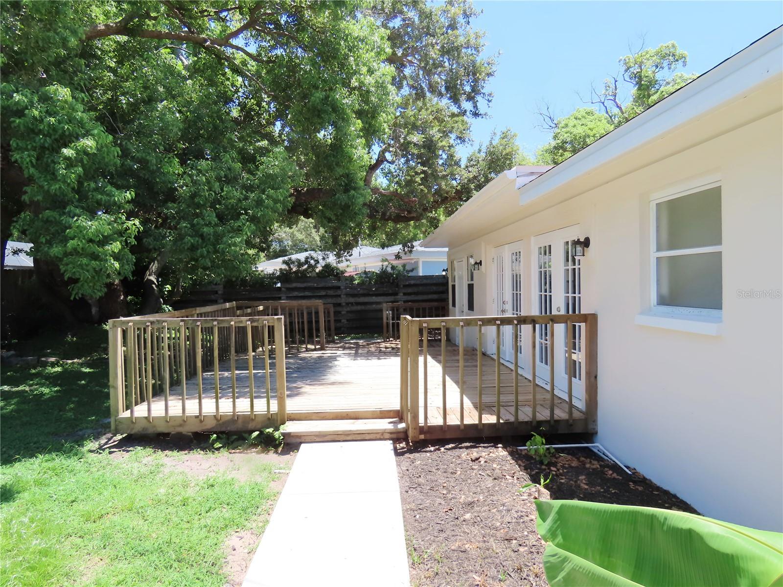 Image 6 of 32 For 1495 Lakeside Drive