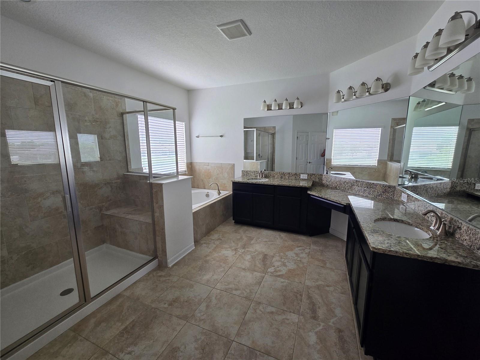 Image 24 of 47 For 11839 Cross Vine Drive