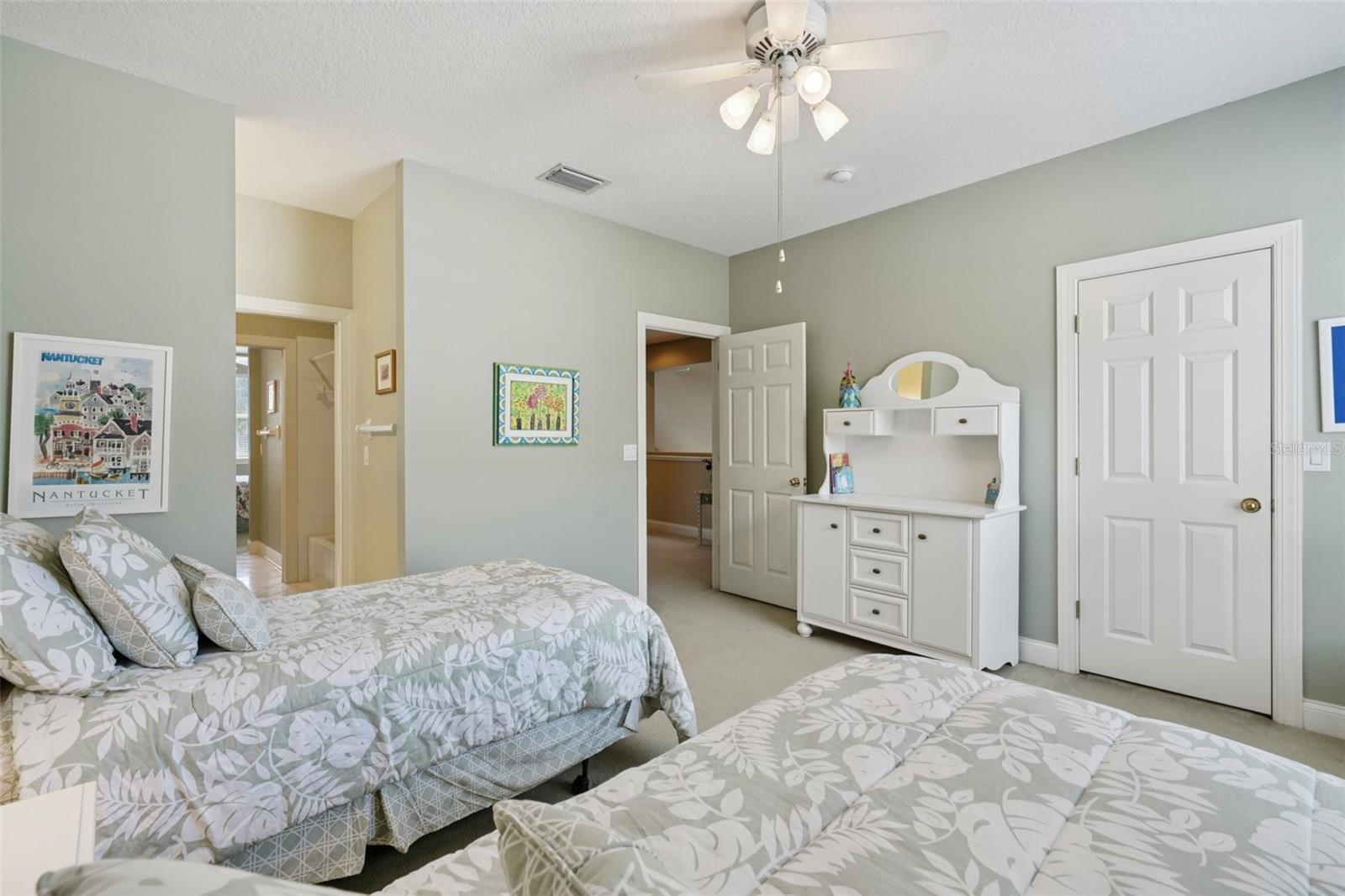 Image 37 of 69 For 3416 Heards Ferry Drive
