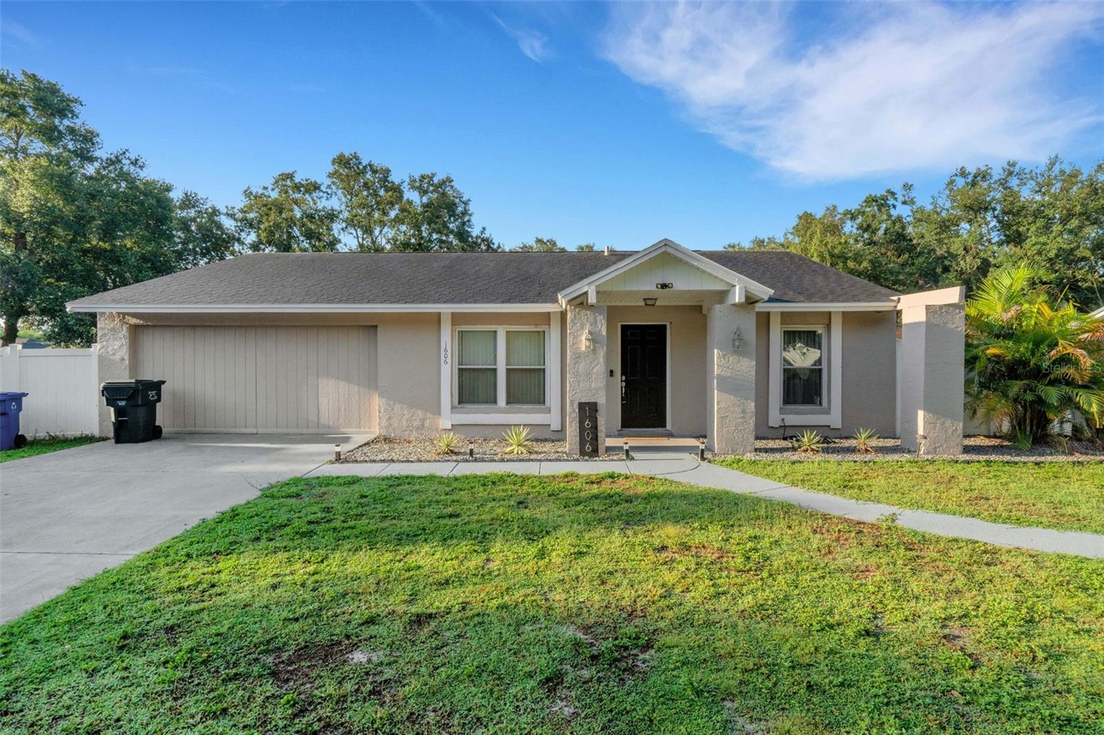 Details for 1606 Crystalview Trail, LAKELAND, FL 33801
