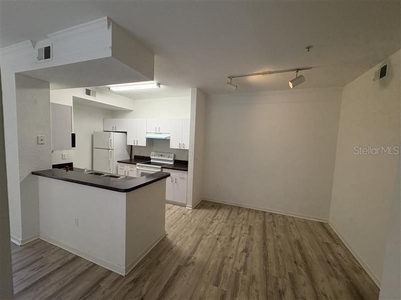 Image 4 of 14 For 17108 Carrington Park Drive 716