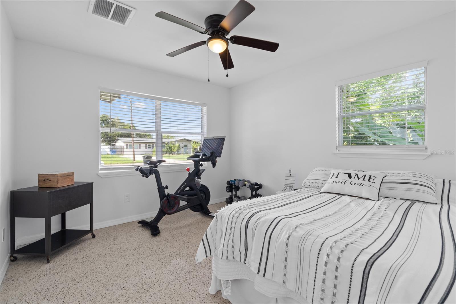 Listing photo id 9 for 1540 79th Avenue N