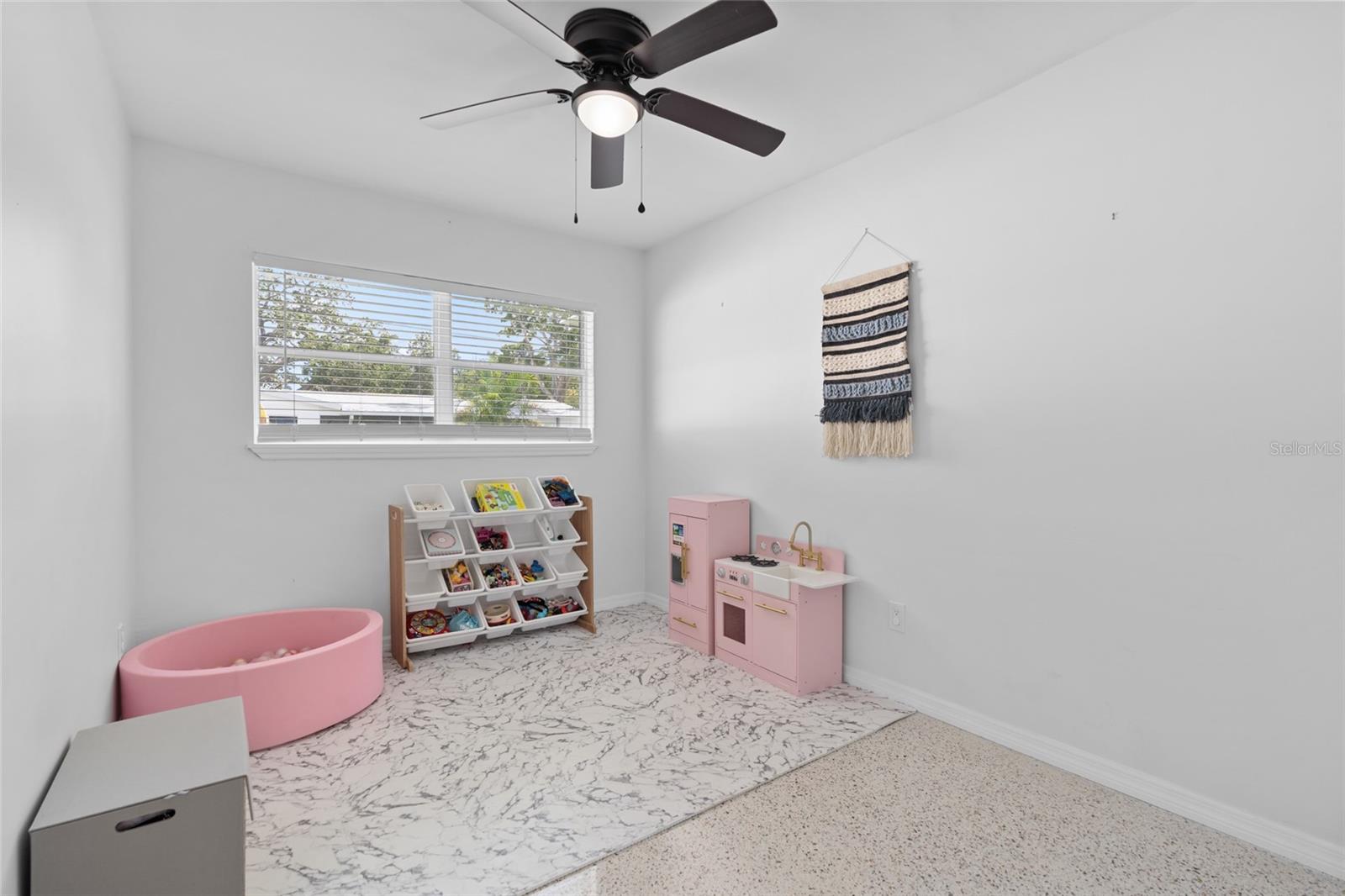 Listing photo id 12 for 1540 79th Avenue N