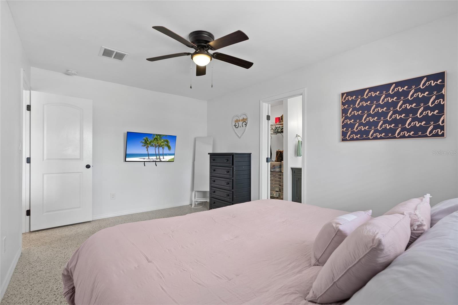 Listing photo id 14 for 1540 79th Avenue N