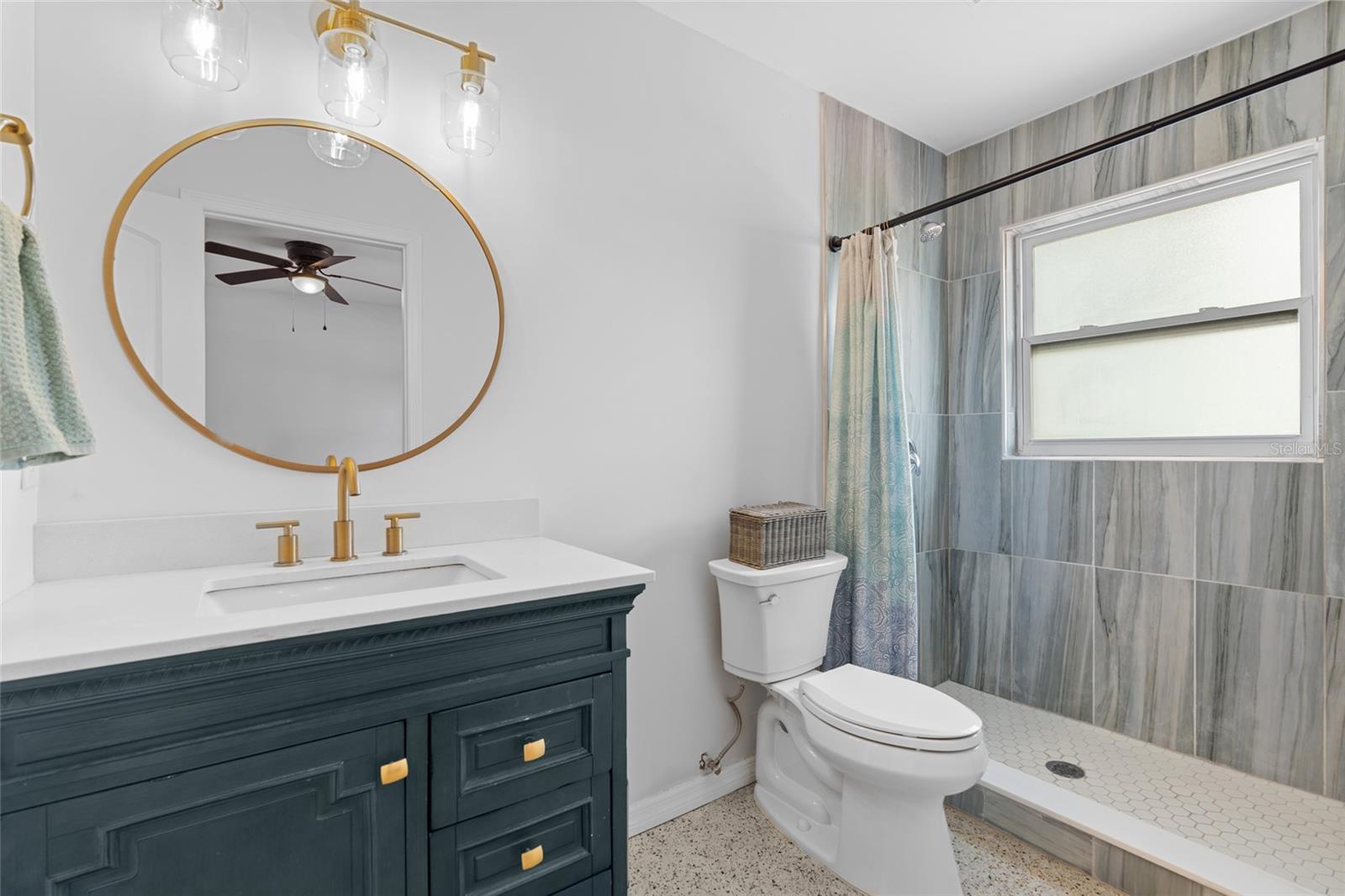Listing photo id 15 for 1540 79th Avenue N