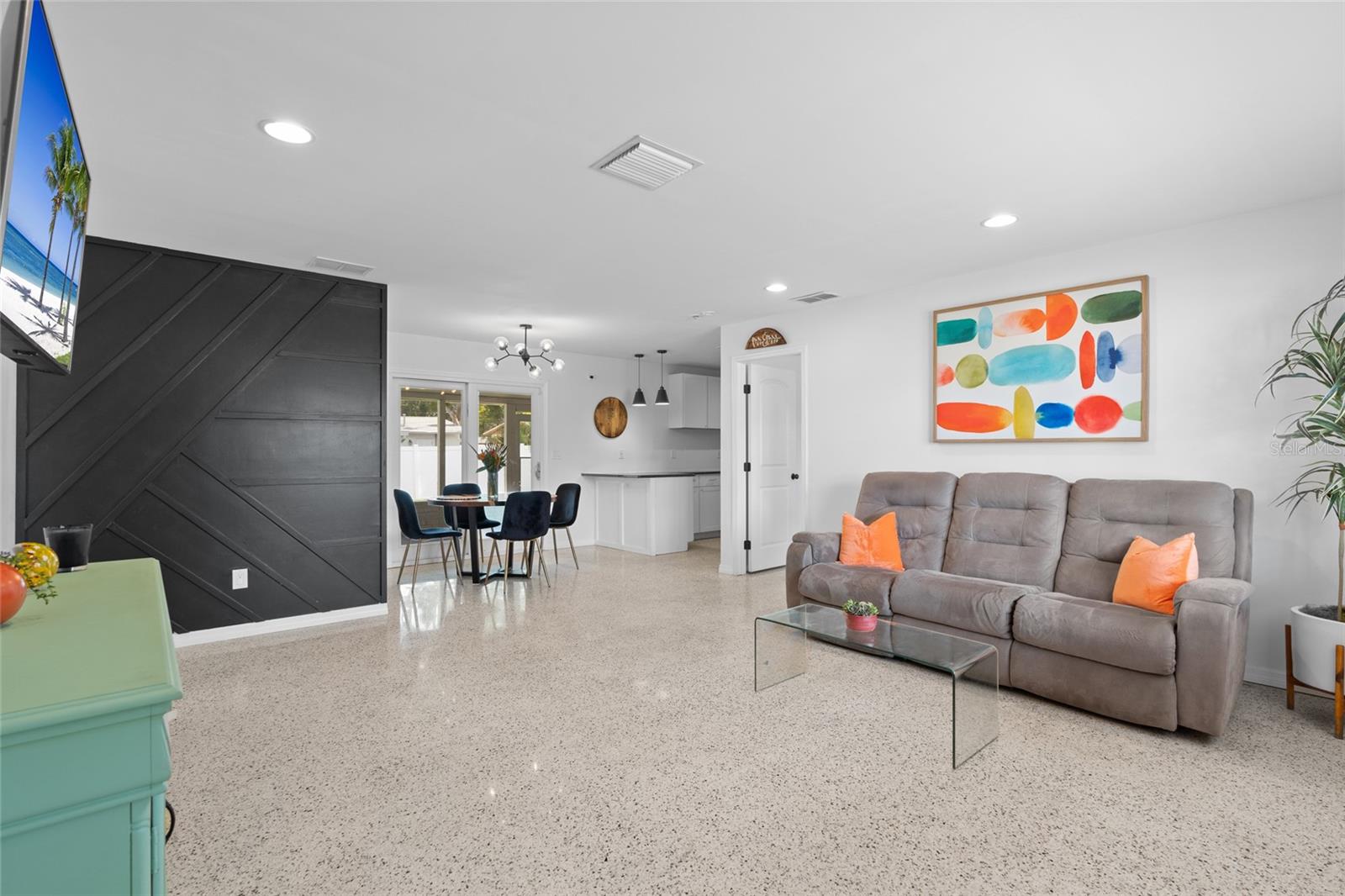 Listing photo id 0 for 1540 79th Avenue N