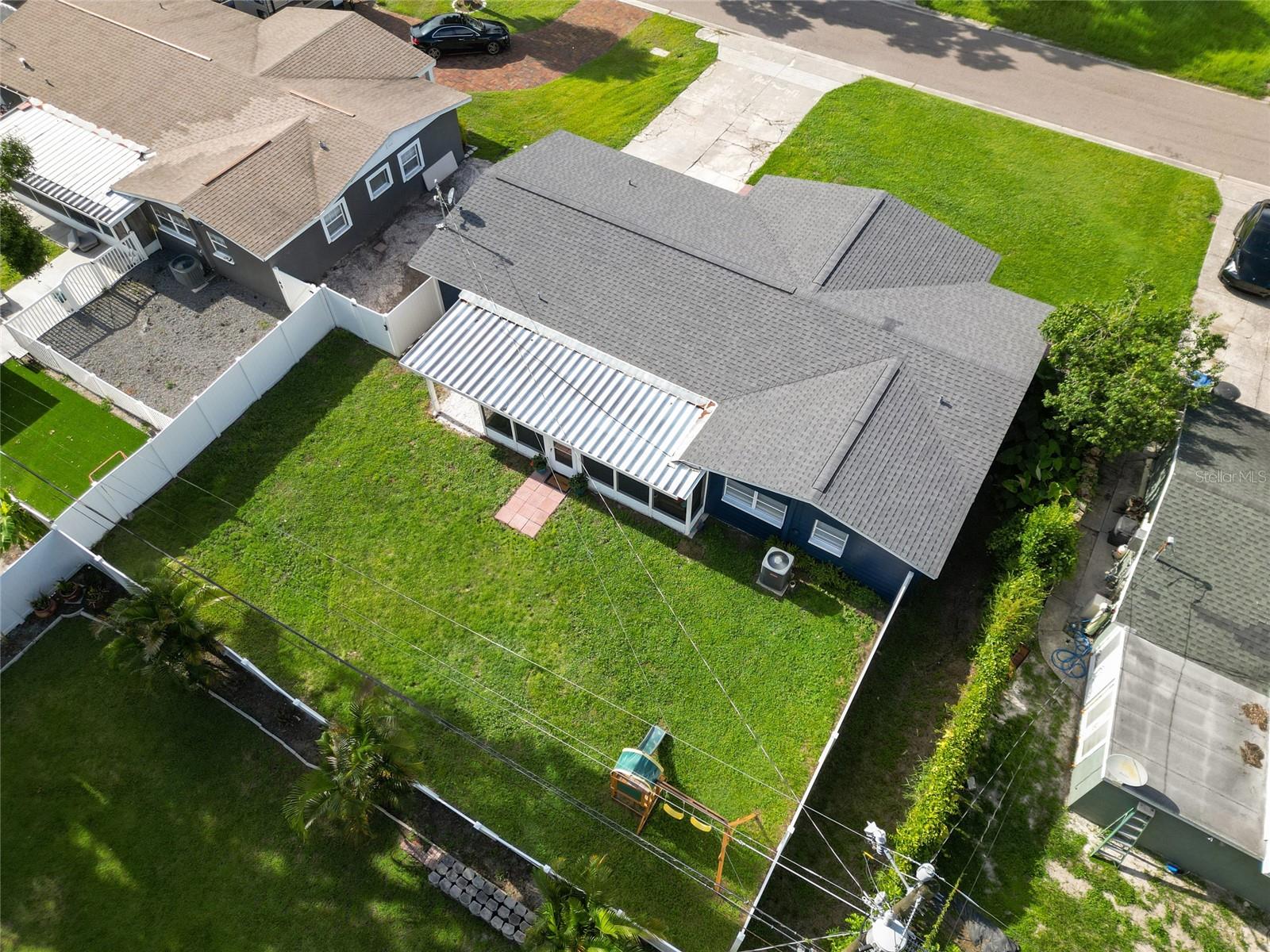 Listing photo id 19 for 1540 79th Avenue N