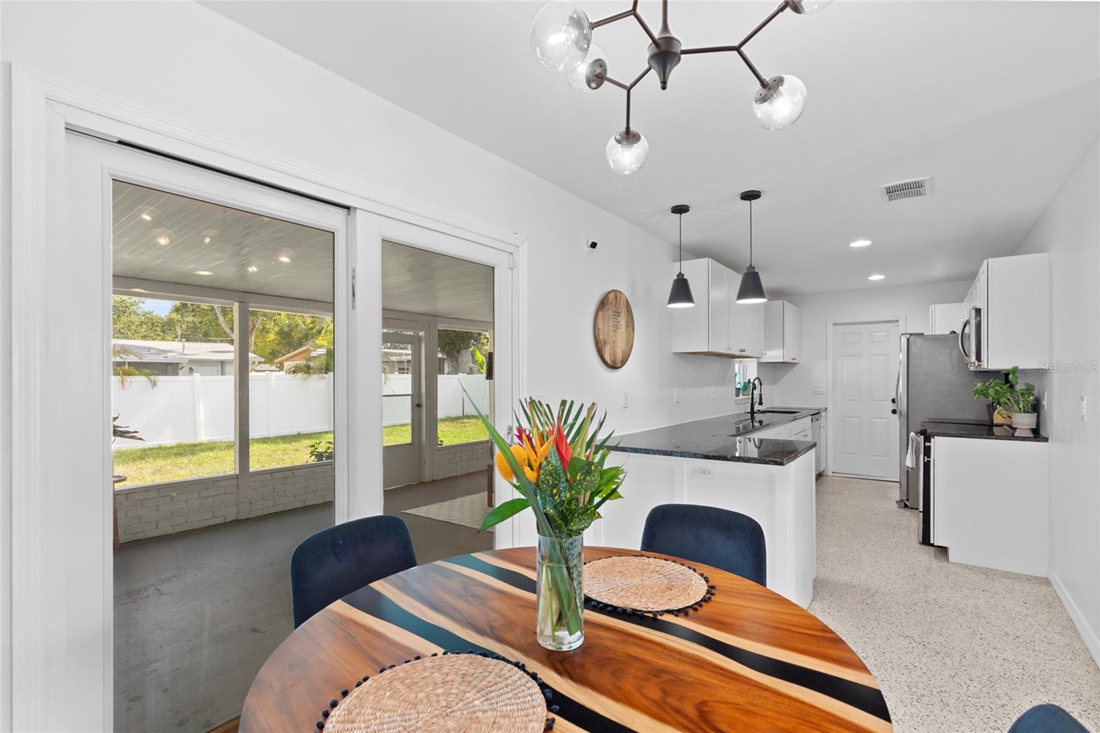 Listing photo id 2 for 1540 79th Avenue N