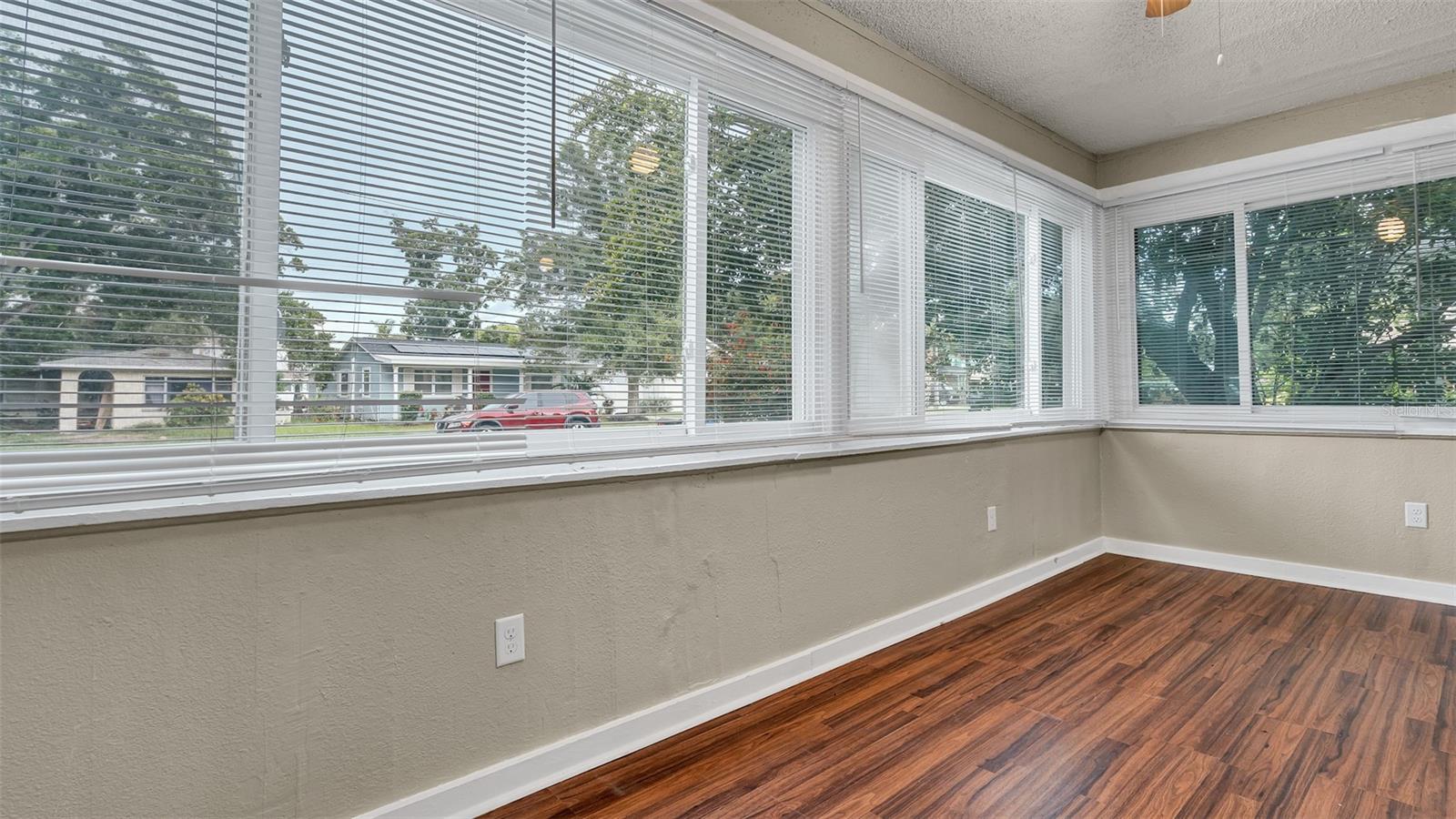 Image 10 of 22 For 4736 20th Street N