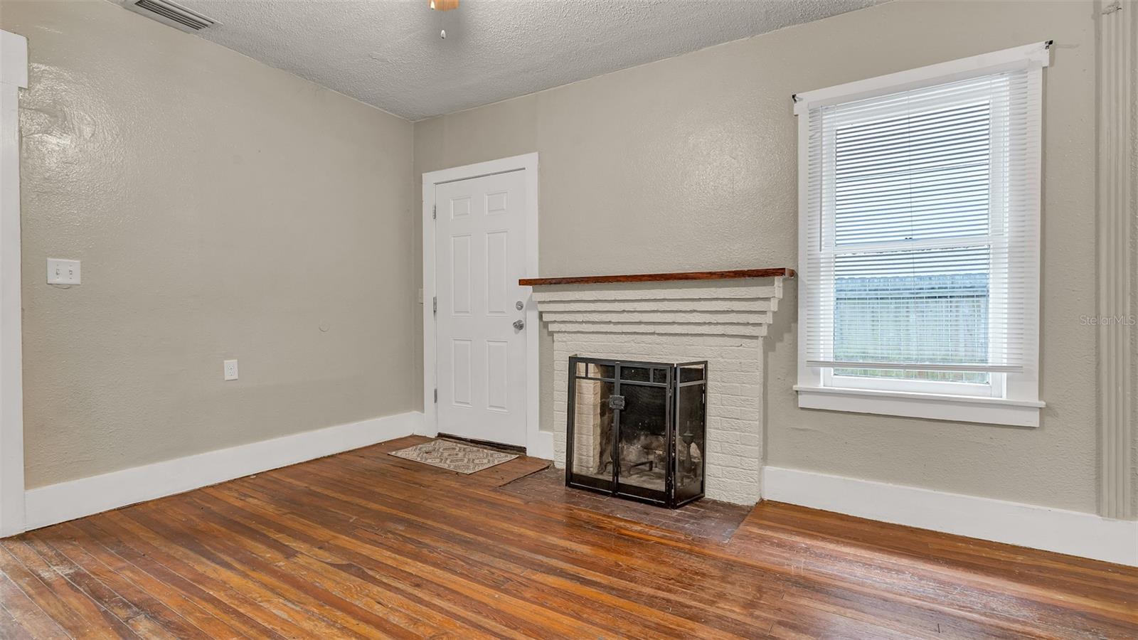 Image 4 of 22 For 4736 20th Street N