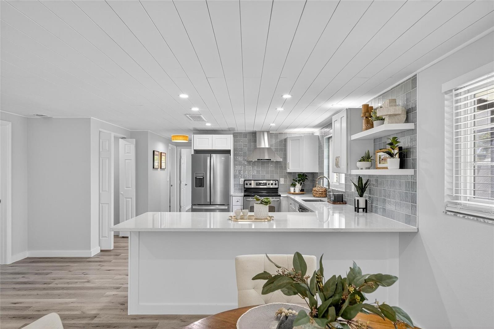 Listing photo id 14 for 635 Jamaica Circle E